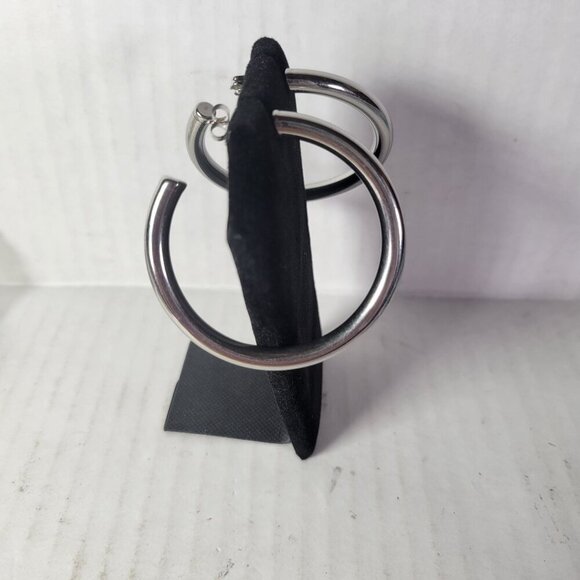 Revolve Peter & June Classic Elegant Casual Large Silver-Tone Hoop Earrings - Picture 3 of 3